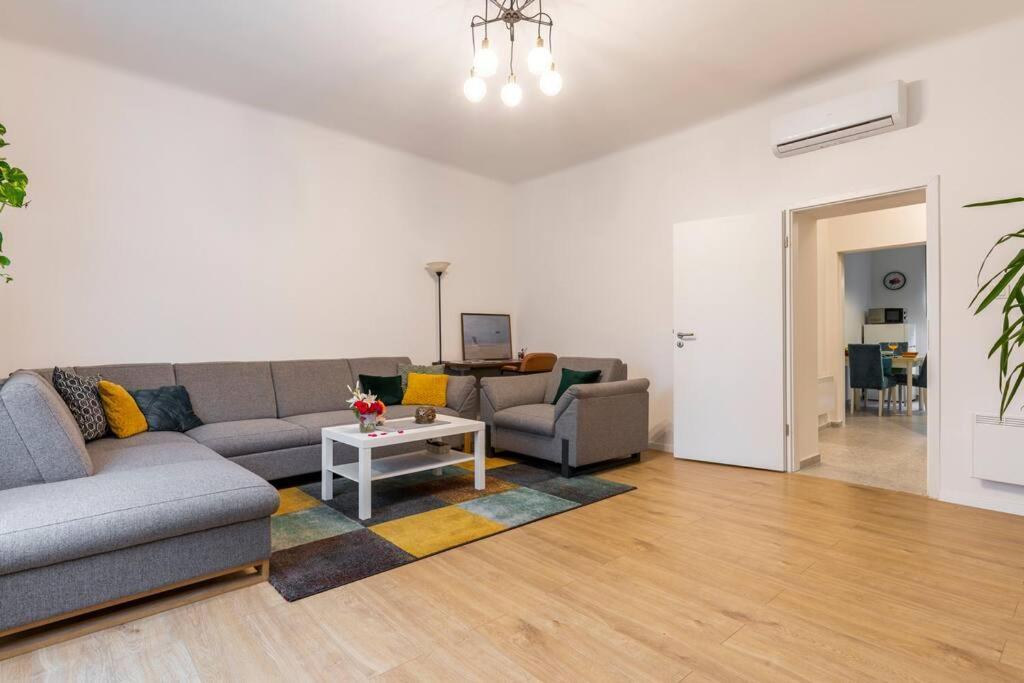Petrova Street Apartment ซาเกร็บ ภายนอก รูปภาพ